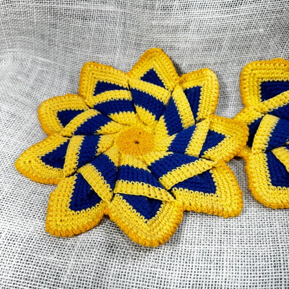 Vintage Handmade Crochet Potholders Set of 2 Yellow Navy‎ Blue Star Spiral 8.5